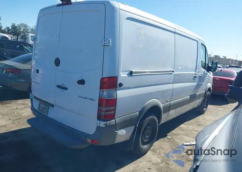 2015 Mercedes-Benz Sprinter 2500 Normal Roof из США, поврежденный, VIN WD3PE7DC0F5951334
